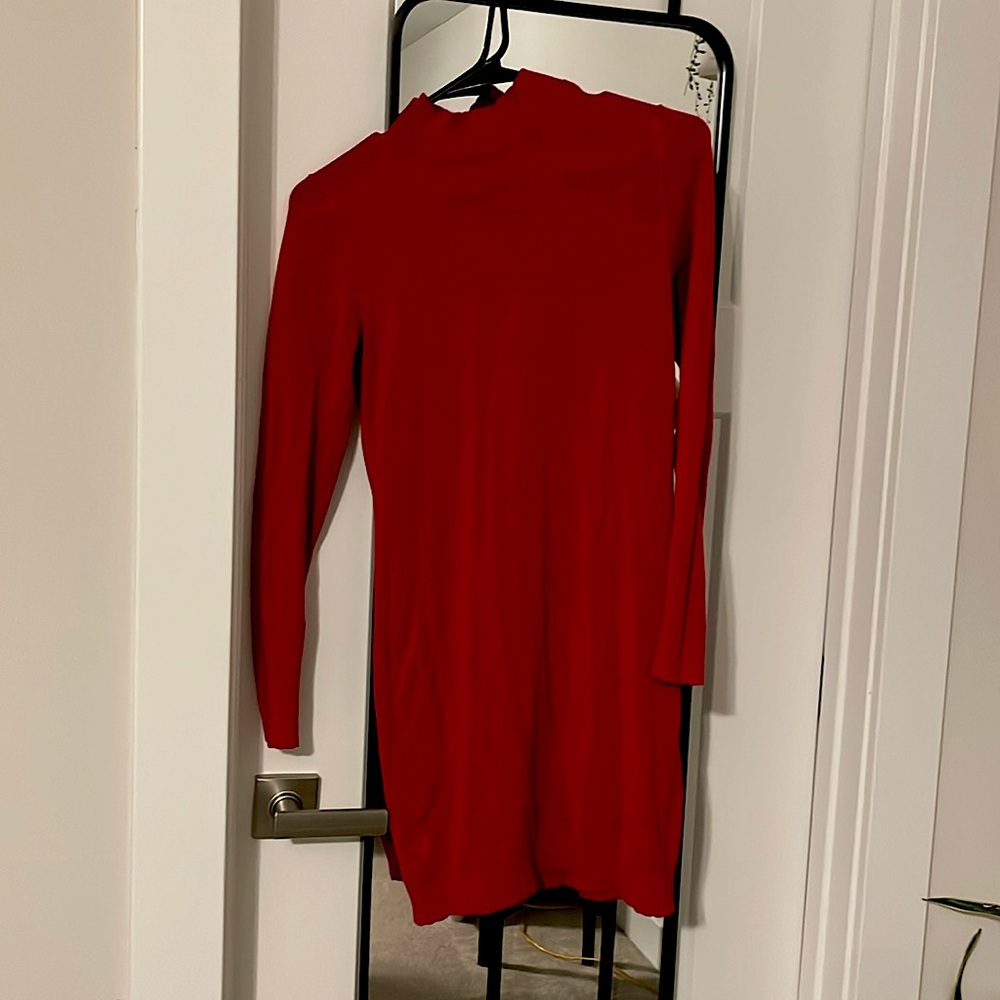 Flattering bodycon red party dress. Size Small. Scalloped details.